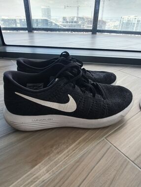 Nike Black and White Knit Running Sneakers